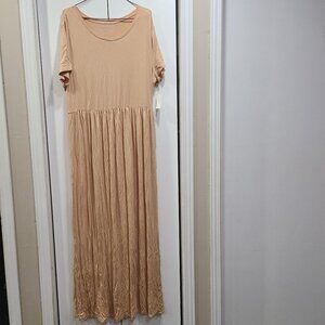 🥵 NWT Tan long dress, short sleeve